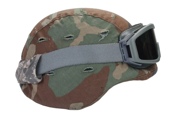 Kevlar helm met een camouflage cover — Stockfoto