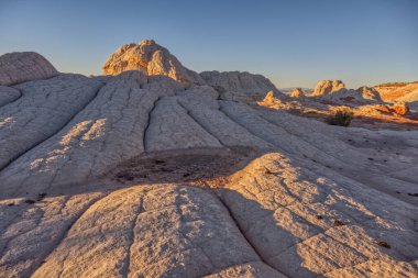 Arizona 'daki Vermilion Cliffs Ulusal Anıtı Paria Platosu' nun tepesinde Kum Taşı oluşumları.