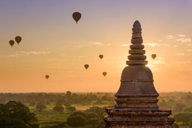 Bagan Myanmar tapınaklar ve balon