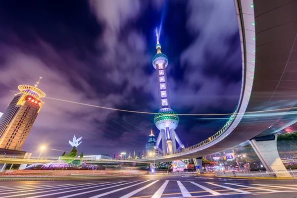 Torre de Shanghai à noite — Fotografia de Stock