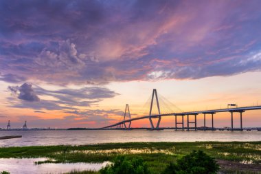 Charleston'da Ravenel Köprüsü