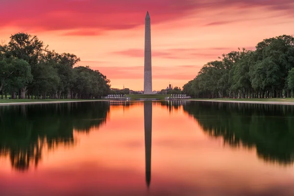 Monumento a Washington e Piscina Refletora — Fotografia de Stock
