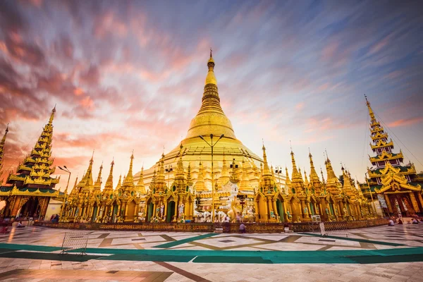 Shwedagon пагода М'янми — стокове фото