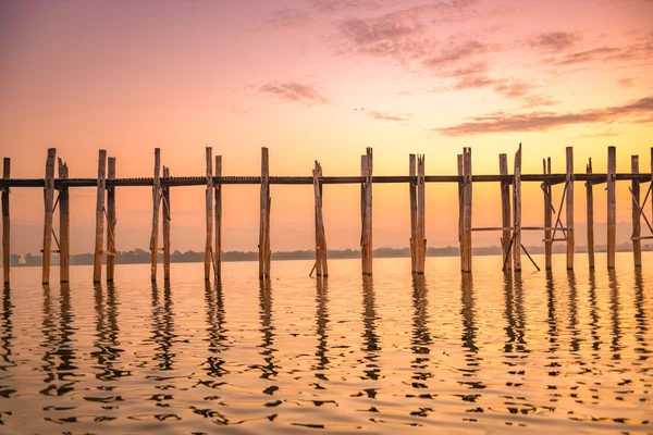 U-Bein brug van Myanmar — Stockfoto