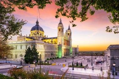 Almudena Katedrali Madrid