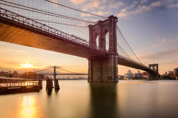 布鲁克林大桥黎明时分 — 图库照片