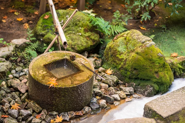 伝統的な日本の洗面台 — ストック写真