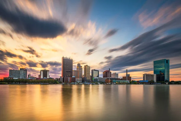 Toledo Ohio Usa Skyline Der Innenstadt Maumee River Der Abenddämmerung — Stockfoto