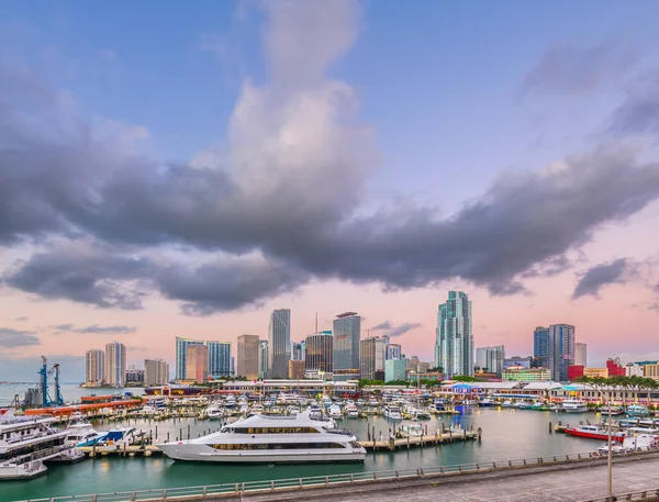 Miami Flórida Eua Porto Centro Cidade Skyline Anoitecer — Fotografia de Stock