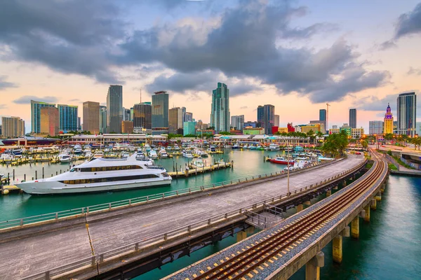 Miami Florida Abd Limanı Alacakaranlıkta Gökyüzü — Stok fotoğraf