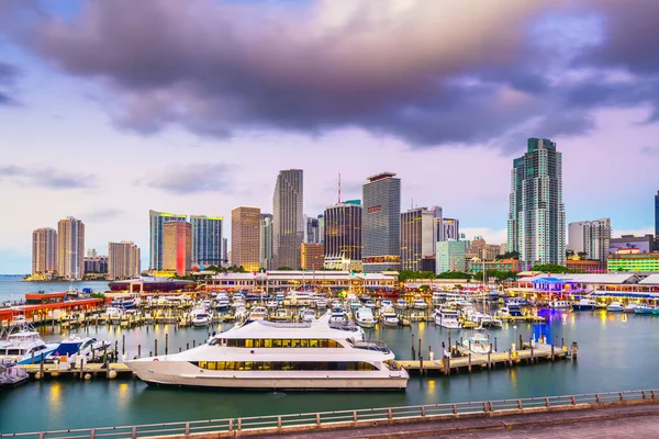 Miami Flórida Eua Porto Centro Cidade Skyline Anoitecer — Fotografia de Stock