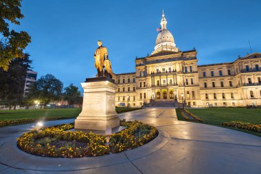 Lansing, Michigan, ABD akşam saatlerinde Michigan Eyalet Meclisi 'nde.