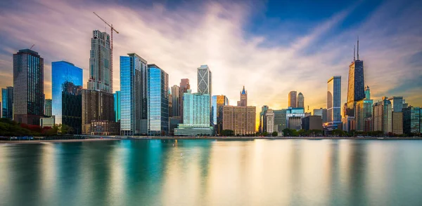 Chicago Illinois Usa Skyline Der Innenstadt Vom Michigansee Der Abenddämmerung — Stockfoto