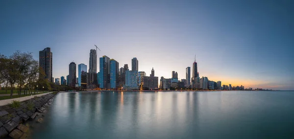 Chicago Illinois Verenigde Staten Centrum Skyline Van Lake Michigan Schemering — Stockfoto