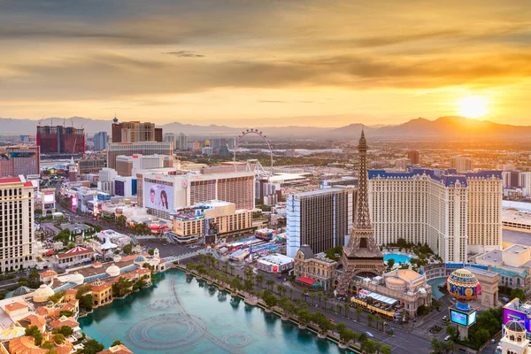 Las Vegas Nevada 2019年5月15日 黄昏时分沿街的酒店和赌场 — 图库照片