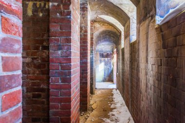 2. Dünya Savaşı 'ndan kalma sığınak kalıntıları. Hakodate, Japonya!.