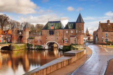 Amersfoort, Hollanda Öğleden sonra tarihi Koppelpoort 'ta.