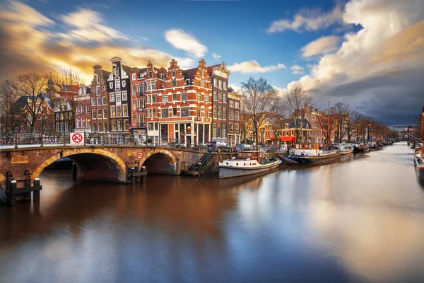 Amsterdam Países Bajos Puentes Canales Crepúsculo — Foto de Stock