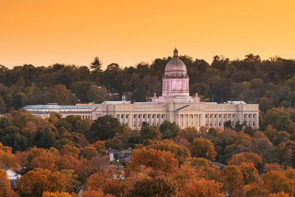Frankfort Kentucky Con Capitolio Estatal Kentucky Atardecer — Foto de Stock