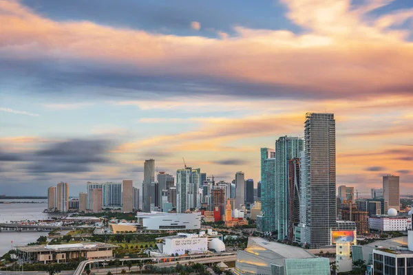Miami Florida Abd Alacakaranlıkta Şehir Manzarası — Stok fotoğraf