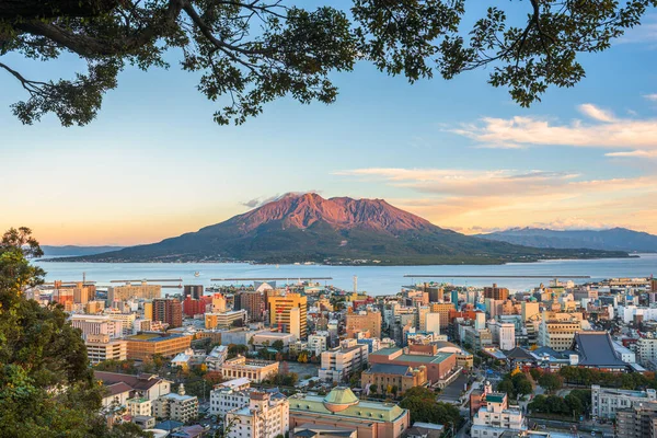 Kagoshima Horizonte Japón Con Volcán Sakurajima Atardecer — Foto de Stock