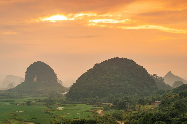 Guilin China Carst Mountain Landscape Deusk — стокове фото