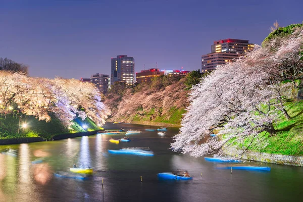 Токио Япония Рва Дворца Чидоригафути Течение Весеннего Сезона Ночам — стоковое фото