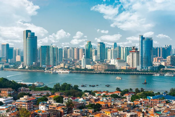 Xiamen China Kota Skyline Dari Pulau Gulangyu Sore Hari — Stok Foto