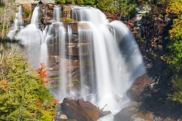 ノースカロライナ州ホワイトウォーターの滝秋の季節にアメリカ — ストック写真