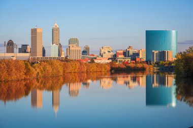 Indianapolis, Indiana, ABD Beyaz Nehir üzerinde gökyüzü.