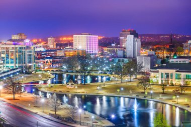 Huntsville, Alabama, ABD Parkı ve Alacakaranlık Şehir Merkezi.