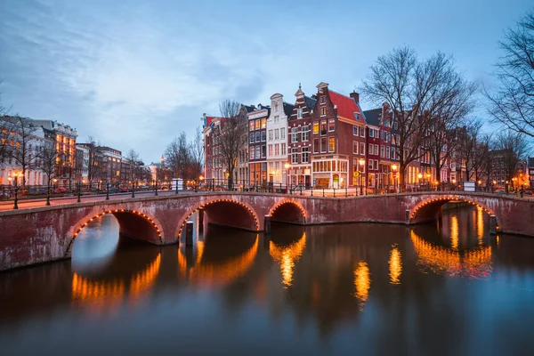 Amsterdam Nederland Bruggen Grachten Bij Schemering — Stockfoto