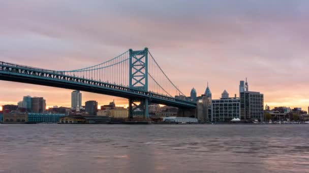 Filadelfia Pensylwania Usa Skyline Delaware River Ben Franklin Bridge Dusk — Wideo stockowe