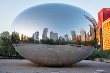 Chicago - 10 Mayıs 2018: Millennium Park 'taki Bulut Kapısı.