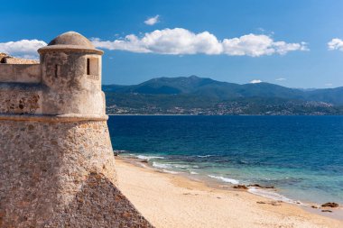 Corsica, Fransa sahildeki Miollis Kalesi 'nde.