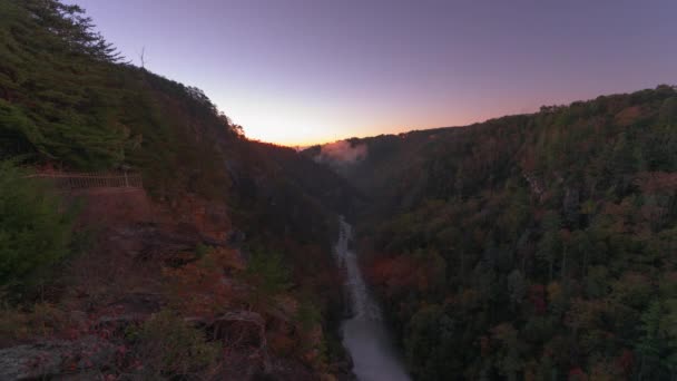 美国佐治亚州塔卢拉瀑布 秋天俯瞰塔卢拉峡谷 — 图库视频影像
