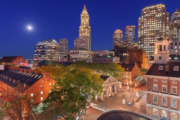 波士顿 麻萨诸塞州 乌萨天际线与法纽尔大厅和昆西市场在黄昏 — 图库照片