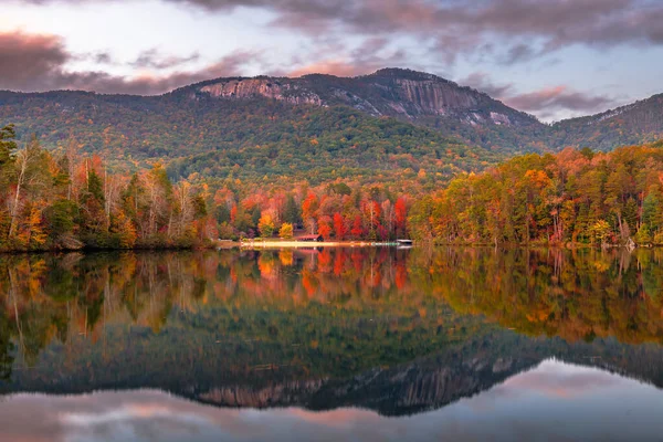 Table Rock Mountain Pickens Południowa Karolina Usa Widok Jezioro Jesienią — Zdjęcie stockowe