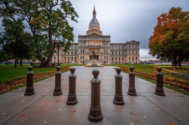 Lansing, Michigan, ABD akşam saatlerinde Michigan Eyalet Meclisi 'nde.