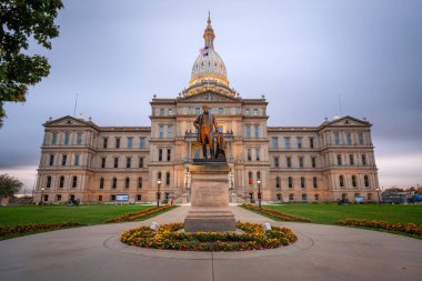 Lansing, Michigan, ABD akşam saatlerinde Michigan Eyalet Meclisi 'nde.