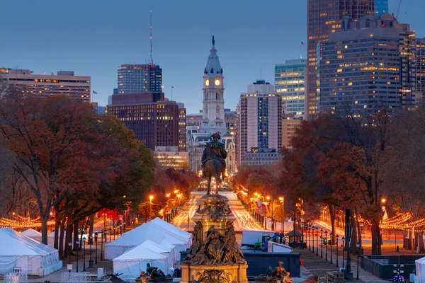 Philadelphia Pennsylvania Verenigde Staten Herfst Met Uitzicht Benjamin Franklin Parkway — Stockfoto