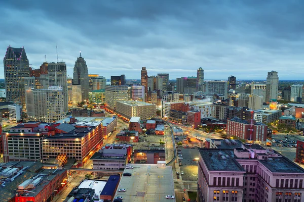 美国密歇根州底特律的市中心 黄昏时分的天空 — 图库照片