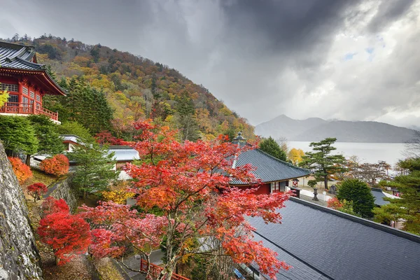 Tempio di Chuzenji nell'autunno — Foto Stock