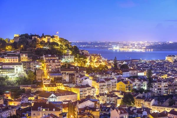 Lissabon, die portugiesische Skyline und das Schloss — Stockfoto