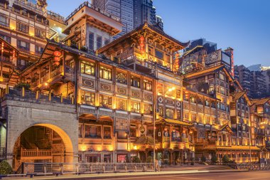 Chongqing, Çin'de hongyadong hillside binalar.
