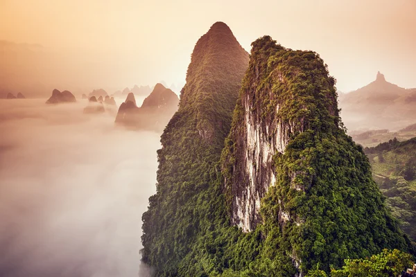 Montanhas cársticas da China — Fotografia de Stock