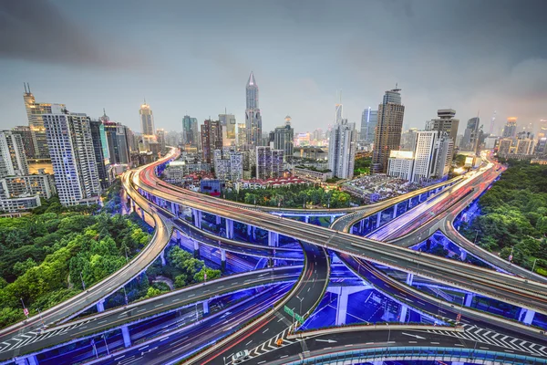 Shanghai, China snelwegen en Cityscape — Stockfoto