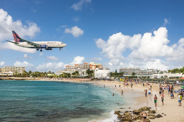 Maho Beach w Sint Maarten — Zdjęcie stockowe