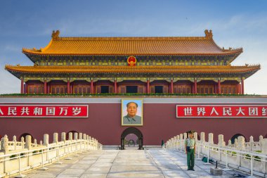 Pekin'de Tiananmen Meydanı kapısı