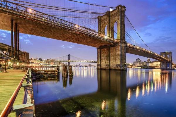 Ponte de Brooklyn na cidade de Nova Iorque — Fotografia de Stock